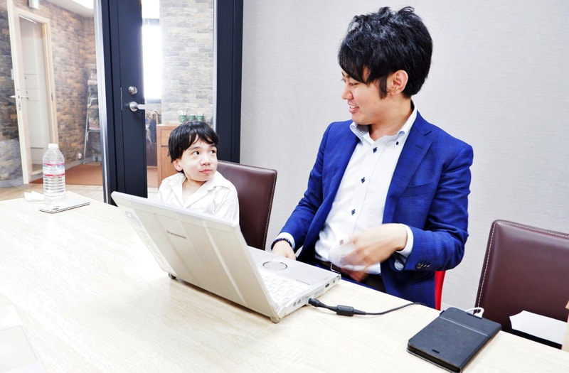 ブロガーかえで
